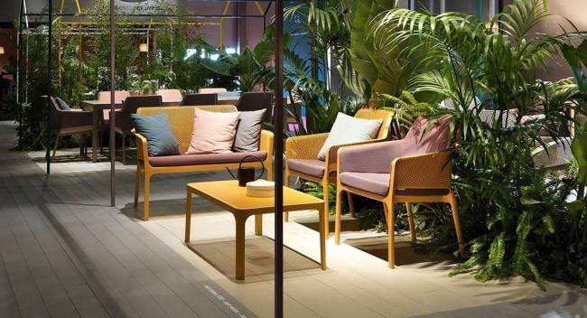 Столик пластиковый журнальный Net Table 100 горчичный 1000х600х400 мм