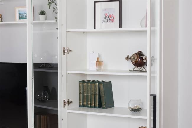 Тумба-комод и шкаф с тремя стеклянными дверками в гостиную Валенсия цвет белый шагрень